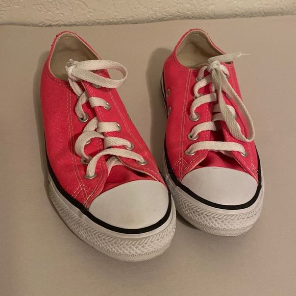 Low top Hot Pink Converse - Picture 1 of 4